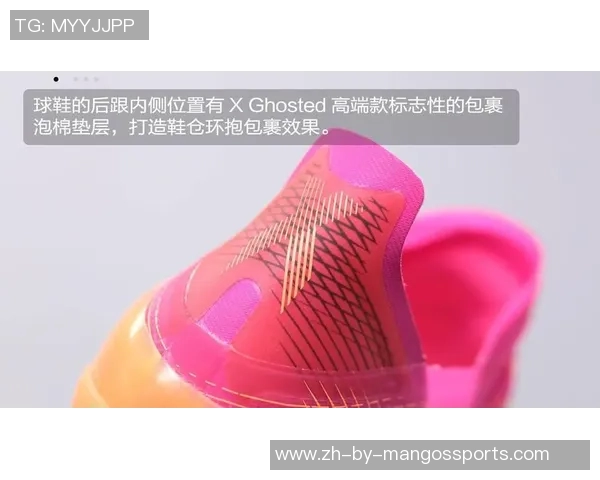 粉色足球鞋搭配球星炫酷上脚照展现个性与速度感 粉色足球鞋搭配球星炫酷上脚照展现个性与速度感