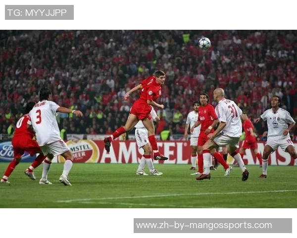 四大足球巨星巅峰对决演绎绿茵场上热血与荣耀争锋时刻 四大足球巨星巅峰对决演绎绿茵场上热血与荣耀争锋时刻