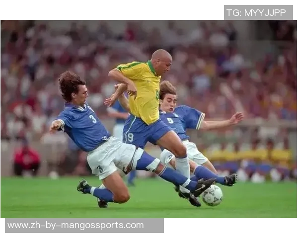 探索足球巨星背后的个性魅力:从场上风采到场下生活的全方位解析 探索足球巨星背后的个性魅力:从场上风采到场下生活的全方位解析